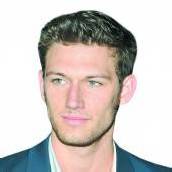 Pettyfer spielt Christian Grey