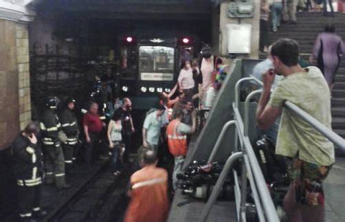 4500 Menschen mussten evakuiert werden. Mehrere Stationen waren gesperrt. Foto: ap