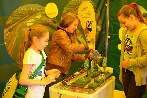 Auf der Tournee durch die Gemeinden am Alpenrhein macht die Ausstellung „RheinLeben“ vom 1. bis 4. Juli Halt im Volksschulareal in Meiningen. foto: naturschutzbund vorarlberg