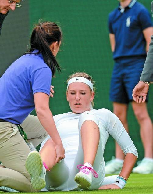 Ausgerutscht und am Knie verletzt: Viktoria Asarenka. Foto: epa