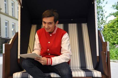 Burak hofft auf eine Schnuppermöglichkeit in einer Agentur.
