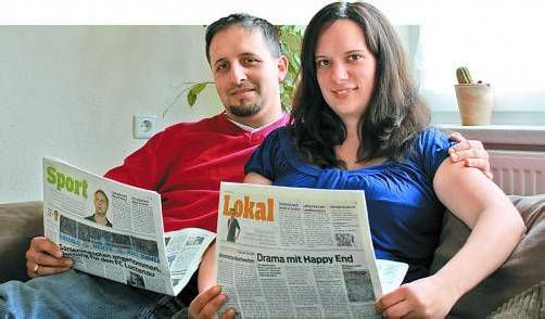 Daniela und Mario Begle aus Höchst sind seit elf Jahren VN-Abonnenten. Seit Kurzem liest das Ehepaar die VN wieder täglich. Foto: VN/tag