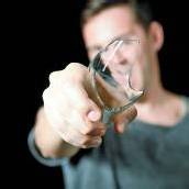 Mit Bierglas zugeschlagen und Gast schwer verletzt