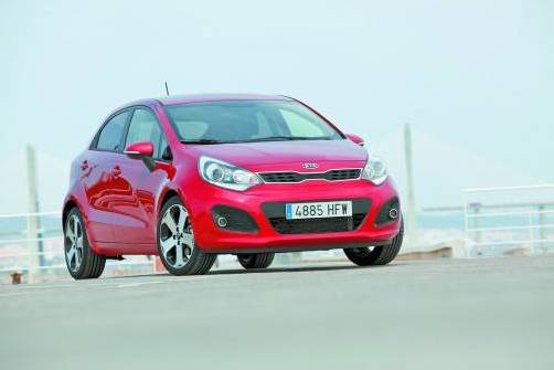 Der Kia Rio hat im Laufe seiner drei Modellgenerationen eine Segmentsumstufung erfahren und ein optisch schärferes Profil bekommen.