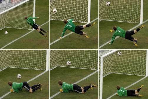 Der Schuss von Frank Lampard krachte von der Querlatte hinter die Linie, doch das Tor wurde dem Engländer bei der WM 2010 verwehrt. Foto: epa