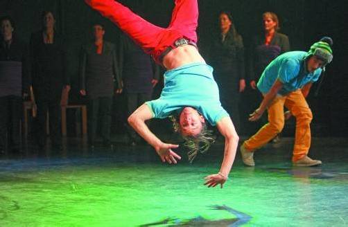 Der Spielbodenchor, der sich für das jüngste Projekt mit Breakdancern zusammengetan hat, bleibt weiterhin aktiv. Foto: VN