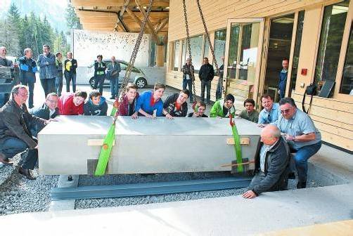 Der in Kooperation mit den Thüringer Polytechnikern gefertigte Brunnen wurde beim DLZ Blumenegg im Position gebracht. Foto: Hronek