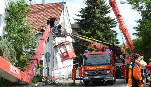 Die Aussichtsgondel war mit Schülern, Eltern und Lehrern besetzt, als das Unglück passierte. Foto: epa