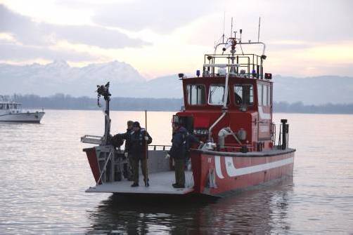 Die Leiche wurde mit dem Polizeiboot geborgen. Foto: archiv/vol.at