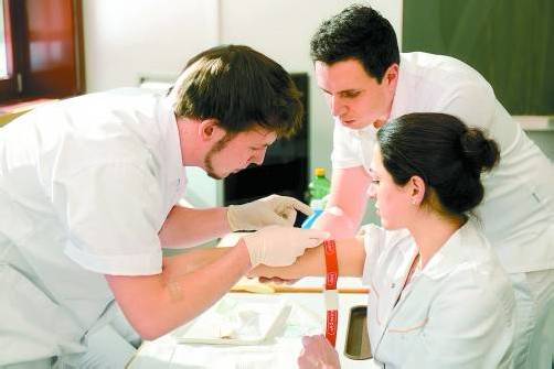 Die Pflege braucht mehr junge Menschen. Foto: Stiplovsek