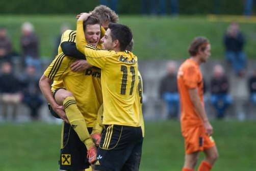 Die Spieler des FC Höchst hatten diese Saison mehrmals Grund zum jubeln und holten sich verdient den Meistertitel in der V-Liga. Foto: steurer