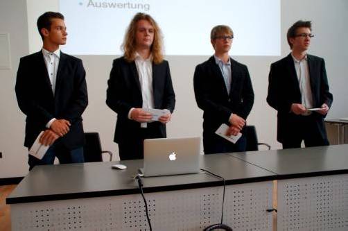 Drei der vier Maturanten – Raphael Vetter, Nikos Ferstl und Tobias Grabher (v.l.) Foto: pe