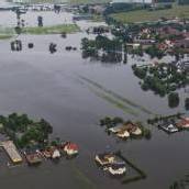Erste Flut-Opfer kehren in ihre Häuser zurück