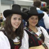 Trachten, Schaukeln und „butzvarruckte“ Blasmusik