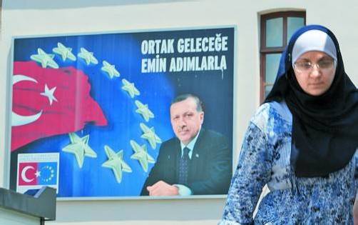 Gemeinsam in die Zukunft? EU-Türkei-Werbeplakat von Ministerpräsident Recep Tayyip Erdogan. Foto: DAPD