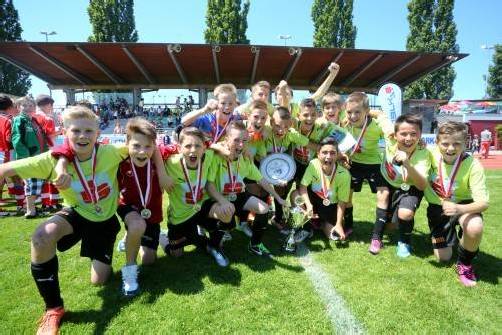Groß war der Jubel bei den Kickern des PG Mehrerau. Foto: hartinger