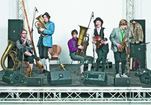 Im Rahmen des Wälder Musik- & Lauffestivals feiert der „HMBC“ seinen 10. Geburtstag mit dem Open Air „dahoam“ in Schoppernau. Adolf Bereuter