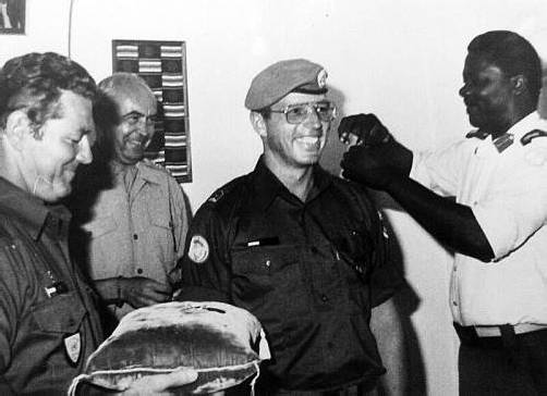 Jerusalem, März 1985: UN-Beobachter Gottfried Schröckenfuchs wird mit 37 Jahren von Ghanas General Erskine zum Major befördert. Foto: privat