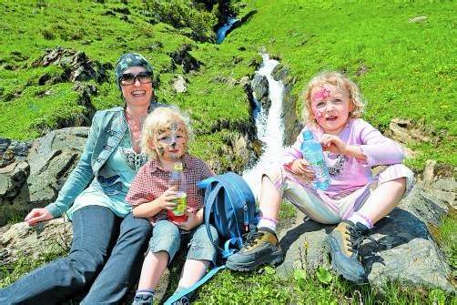 Mama Myrte genoss den Wandertag am Diedamskopf mit ihren Kindern Jordan und Lyra. Fotos: VN/Hofmeister
