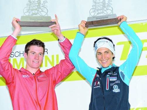 Martin Bader (l.) und Sabine Kempter mit ihren Siegertrophäen bei der 24. Auflage des „Luschnouar Ironmännli“. Foto: privat