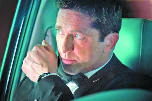 Mike Banning (Gerard Butler) bahnt sich den Weg ins Weiße Haus, um Präsident Benjamin Asher (Aaron Eckhart) zu retten. Foto: Film District