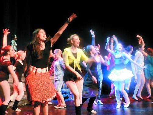 Mit dem Musical „Fame“ erzählen die Jugendlichen auch einiges über die eigene Leidenschaft für Tanz und Musik. Foto: Wamco