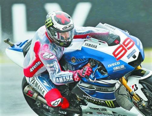 Schlüsselbein gebrochen, Lorenzo möchte aber fahren. Foto: ap