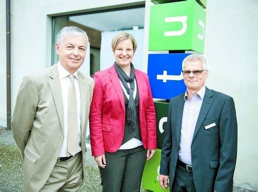 Spitzenvertreter der inatura in Dornbirn: Peter Schmid (l.) mit Ruth Swoboda und Josef Köhldorfer. Fotos: Rhomberg