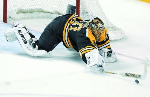 Tuuka Rask hielt gegen Chicago seinen Kasten rein – der Boston-Torhüter feierte sein drittes „Shut out“ in den letzten sieben Spielen. Foto: ap