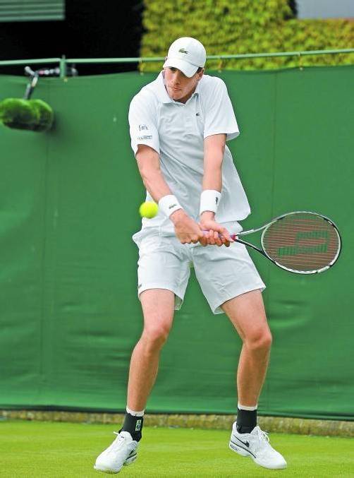 US-Hoffnung John Isner musste verletzt aufgeben. Foto: apa