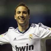 Arsenal London holt Higuain