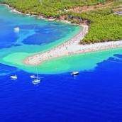 Ein goldener Strand in Brac