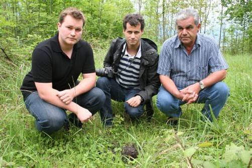 Ärgern sich über illegale Raubgräber: Thomas Gamon, Andreas Picker und David Hois. Foto: EM