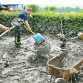 Zurück blieben Schlamm und Verwüstung