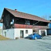 Wirtschaftsgebäude mit Wohnung