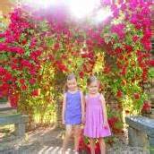 Lisa-Maria und Valentina im Rosenparadies