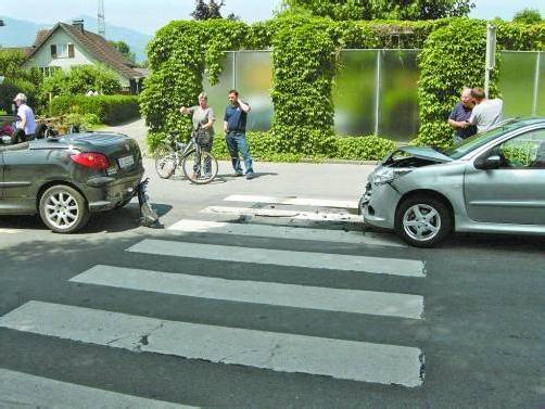 Beide Fahrzeuglenker sowie die 76-jährige Beifahrerin des Feldkirchers wurden leicht bzw. unbestimmten Grades verletzt. Foto: Polizei