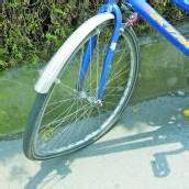 Radfahrerin frontal von einem Auto erfasst