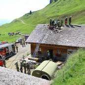 Sennereigebäude nach Funkenflug in Brand