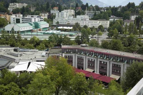 Nach einwöchigem Poker um das Hotel Mercure: Vertrag wird verlängert, Vereinbarung modifiziert.