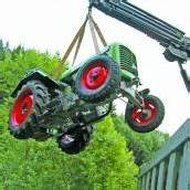 Mit Traktor umgekippt – Mann schwer verletzt