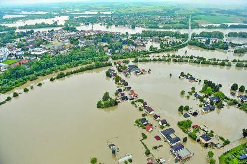 Der Inn überflutete am 3. Juni große Teile der Umgebung der oberösterreichischen Stadt Schärding: 250 Haushalte waren von dem Hochwasser betroffen. Foto: APA