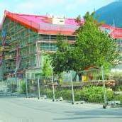 Hochbetrieb auf Baustelle beim Löwen Hotel