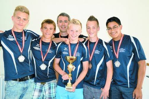 Die Burschen der VSMS Bregenz-Vorkloster (v. l.): Amir Dervisevic, Jonathan Hotz, Oliver Dünser (Betreuer), David Kraßnitzer, Lukas Elbs und Ramin Nedic. Foto: Privat