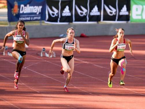Die Lauteracherin Doris Röser (Bildmitte) auf dem Weg zu ihrem 100-m-Titel. Foto: GEPA