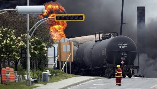 Die Waggons rasten in die kanadische Kleinstadt Lac-Mégantic. Wie viele Waggons explodierten, ist noch ungeklärt – ebenso die Ursache. Reuters
