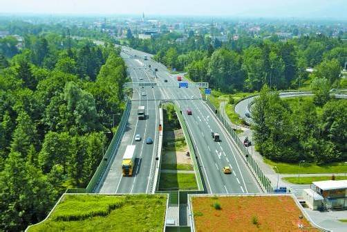 Die zweite Pfändertunnelröhre ist offen, aber noch immer erstickt Bregenz im Verkehr. Foto: vn/hartinger