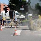 Neue Ampelsteuerung im Asphalt installiert
