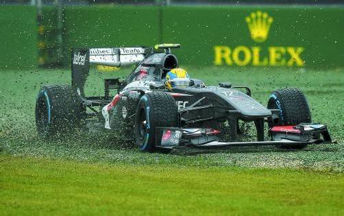 Esteban Gutierrez auf Abwegen – der Sauber-Rennstall muss finanziell schnell zurück in die Spur finden, sonst droht dem Schweizer Privatteam das Formel-1-Aus. Foto: gepa
