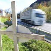 Zahl der Verkehrstoten um die Hälfte gesunken